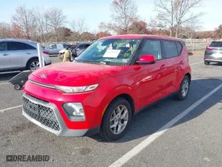 2020 Kia Soul LX with VIN KNDJ23AU1L7709369, listed as a IAAI auction lot 40757641 with 98,267 mi miles. Bid and sale history available at carsss.com. Image 2.