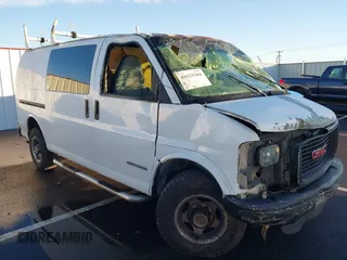 1998 GMC Savana z VIN 1GTHG35R7W1067172, wystawiony jako IAAI lot #41115384 z przebiegiem 315 481 mil mil oraz . Historia ofert i sprzedaży dostępna na DreamBid. Obrazek 1.