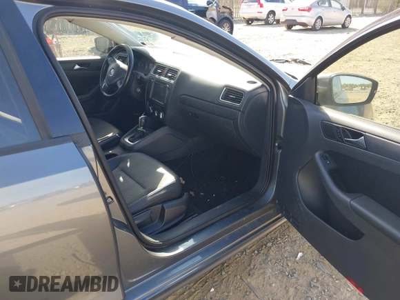 2012 Volkswagen Jetta Sedan SE w/Convenience PZEV with VIN 3VWDP7AJ4CM300149, listed as a IAAI auction lot 42116256 with 111,681 mi miles. Bid and sale history available at carsss.com. Image 5.