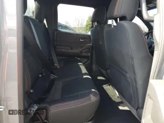 2024 Nissan Frontier SV z VIN 1N6ED1EK7RN631545, wystawiony jako Copart lot #49348715 z przebiegiem 12 973 mil mil oraz Szkoda całkowita • Salvage title. Historia ofert i sprzedaży dostępna na DreamBid. Obrazek 10.
