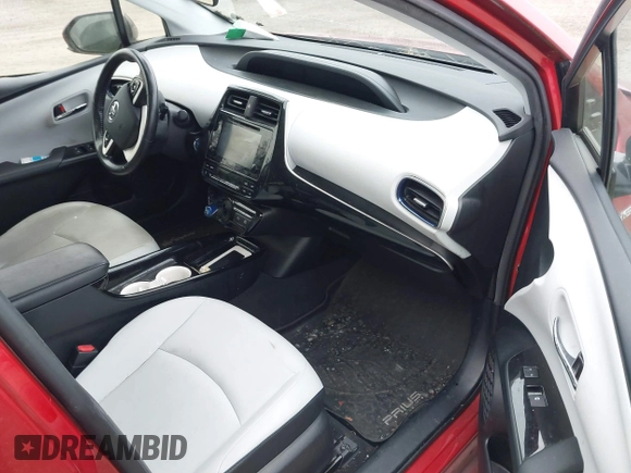 2017 Toyota Prius Two with VIN JTDKARFUXH3531849, listed as a IAAI auction lot 41301786 with 92,163 mi miles. Bid and sale history available at carsss.com. Image 5.