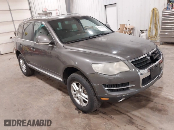 2008 Volkswagen Touareg V6 с VIN WVGBE77L98D017186, выставлен на аукционе IAAI как лот 42321410 с пробегом 184 825 миль миль и . История ставок и продаж доступна на DreamBid. Изображение 1.