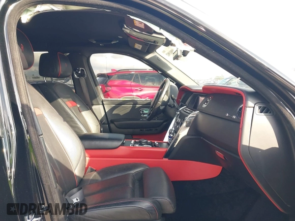2020 Rolls-Royce Cullinan z VIN SLATV4C05LU200555, wystawiony jako IAAI lot #40801902 z przebiegiem 30 397 mil mil oraz . Historia ofert i sprzedaży dostępna na DreamBid. Obrazek 5.