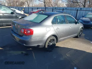 2007 Volkswagen Jetta z VIN 3VWJF71K97M021624, wystawiony jako IAAI lot #41682214 z przebiegiem Nie podano mil oraz . Historia ofert i sprzedaży dostępna na DreamBid. Obrazek 4.