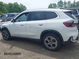 2023 BMW X1 xDrive28i с VIN WBX73EF06P5W91223, выставлен на аукционе IAAI как лот 42379129 с пробегом 9 982 миль миль и . История ставок и продаж доступна на DreamBid. Изображение 15.