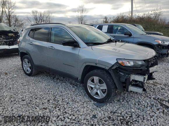 2022 Jeep Compass Altitude with VIN 3C4NJDBB5NT231527, listed as a Copart auction lot 80026874 with 15,664 mi miles and Non Repairable. Bid and sale history available at carsss.com. Image 4.