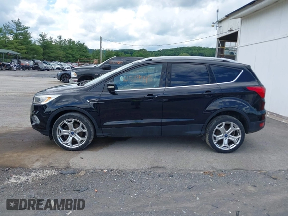 2019 Ford Escape Titanium с VIN 1FMCU9J95KUA09190, выставлен на аукционе IAAI как лот 42539445 с пробегом 61 027 миль миль и . История ставок и продаж доступна на DreamBid. Изображение 14.