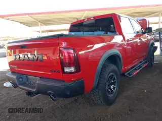 2016 Ram 1500 Rebel z VIN 1C6RR7YT3GS175255, wystawiony jako IAAI lot #42085582 z przebiegiem 67 971 mil mil oraz . Historia ofert i sprzedaży dostępna na DreamBid. Obrazek 4.