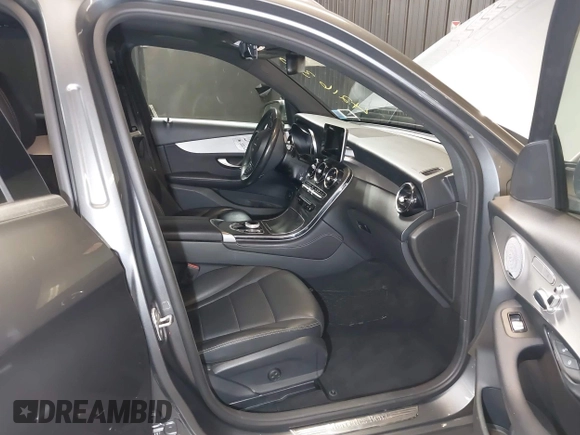 2019 Mercedes-Benz GLC 300 z VIN WDC0G4KB5KV118403, wystawiony jako IAAI lot #42163209 z przebiegiem 51 757 mil mil oraz . Historia ofert i sprzedaży dostępna na DreamBid. Obrazek 5.