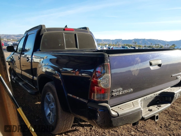 2013 Toyota Tacoma PreRunner z VIN 3TMKU4HN6DM038078, wystawiony jako IAAI lot #41397637 z przebiegiem 109 017 mil mil oraz . Historia ofert i sprzedaży dostępna na DreamBid. Obrazek 3.