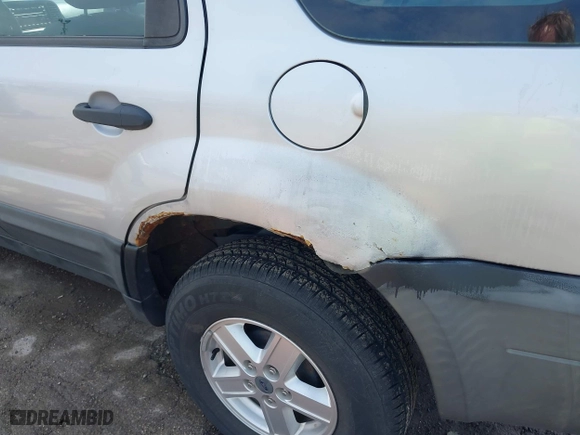 2007 Ford Escape XLS with VIN 1FMYU02Z97KB80446, listed as a IAAI auction lot 42113186 with 128,492 mi miles. Bid and sale history available at carsss.com. Image 6.