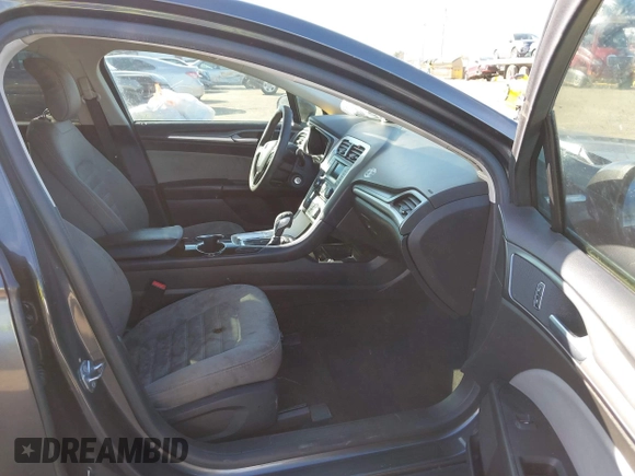 2015 Ford Fusion S Hybrid with VIN 3FA6P0UU2FR105754, listed as a IAAI auction lot 41631104 with 185,114 mi miles. Bid and sale history available at carsss.com. Image 5.