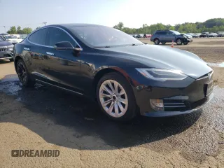 2018 Tesla Model S 75D with VIN 5YJSA1E22JF291142, listed as a Copart auction lot 65682055 with 126,212 mi miles and Salvage title. Bid and sale history available at DreamBid. Image 4.