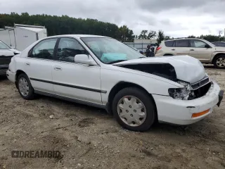 1996 Honda Accord LX with VIN 1HGCD5633TA291660, listed as a Copart auction lot 73562104 with 172,369 mi miles and Clean Title. Bid and sale history available at carsss.com. Image 4.