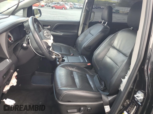 2018 Toyota Sienna SE с VIN 5TDXZ3DC9JS912005, выставлен на аукционе Copart как лот 52794685 с пробегом 75 861 миль миль и Списание • Salvage title. История ставок и продаж доступна на DreamBid. Изображение 7.