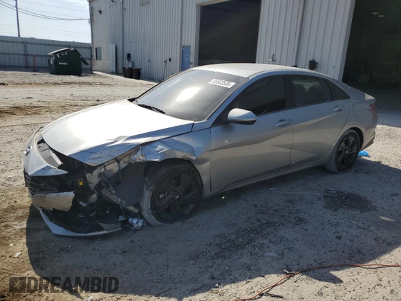 2022 Hyundai Elantra SEL z VIN 5NPLM4AG1NH083467, wystawiony jako Copart lot #55563535 z przebiegiem 32 178 mil mil oraz Szkoda całkowita • Salvage title. Historia ofert i sprzedaży dostępna na DreamBid. Obrazek 1.