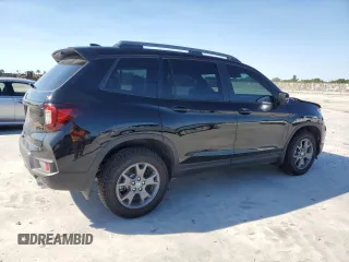 2025 Honda Passport TrailSport z VIN 5FNYF8H68SB002365, wystawiony jako Copart lot #48563015 z przebiegiem 2758 mil mil oraz Szkody całkowita. Historia ofert i sprzedaży dostępna na DreamBid. Obrazek 3.
