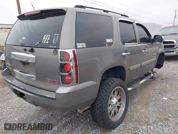 2007 GMC Yukon SLT with VIN 1GKFC13J17J277647, listed as a IAAI auction lot 41455860 with 200,035 mi miles. Bid and sale history available at carsss.com. Image 4.