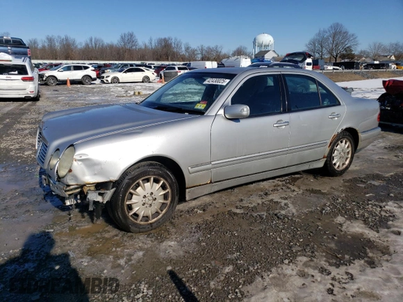 2000 Mercedes-Benz E-Class with VIN WDBJF82J5YX030071, listed as a Copart auction lot 42430025 with 122,612 mi miles and Salvage Title. Bid and sale history available at carsss.com. Image 1.