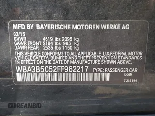 2015 BMW 3 Series 328i xDrive z VIN WBA3B5C52FF962217, wystawiony jako IAAI lot #42381116 z przebiegiem 72 777 mil mil oraz . Historia ofert i sprzedaży dostępna na DreamBid. Obrazek 9.