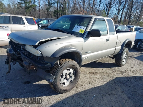 2001 Chevrolet S-10 LS with VIN 1GCCT19W618134483, listed as a IAAI auction lot 41630814 with 1 mi miles. Bid and sale history available at carsss.com. Image 2.