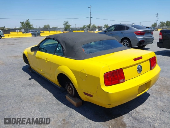 2006 Ford Mustang Standard with VIN 1ZVFT84N365221851, listed as a IAAI auction lot 42483874 with 125,326 mi miles and . Bid and sale history available at DreamBid. Image 3.