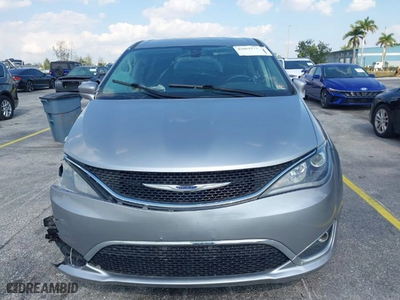 2019 Chrysler Pacifica Touring Plus with VIN 2C4RC1FG9KR589101, listed as a IAAI auction lot 42064175 with 125,832 mi miles. Bid and sale history available at carsss.com. Image 12.