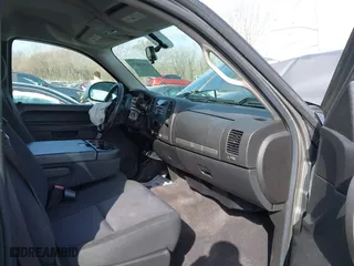 2013 Chevrolet Silverado 1500 LT with VIN 1GCRCSE06DZ274985, listed as a IAAI auction lot 41824879 with 64,721 mi miles. Bid and sale history available at carsss.com. Image 5.