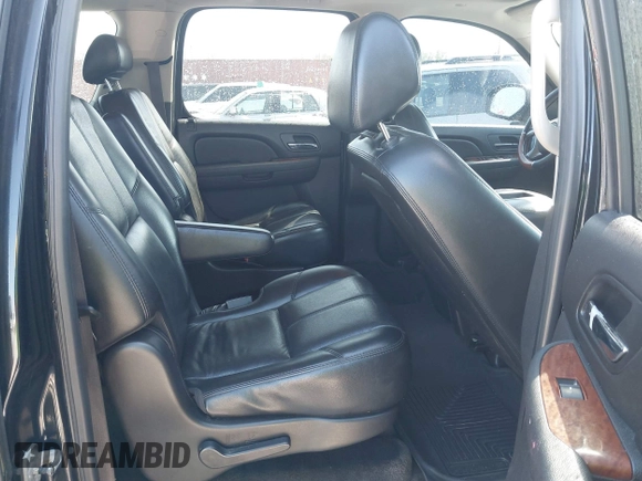 2007 GMC Yukon XL SLT with VIN 1GKFK16337J259599, listed as a IAAI auction lot 41982713 with 258,644 mi miles and . Bid and sale history available at DreamBid. Image 8.