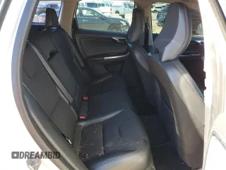 2016 Volvo XC60 T5 Drive-E z VIN YV440MDJXG2926221, wystawiony jako Copart lot #87048244 z przebiegiem 161 737 mil mil oraz Czysty tytuł • Clean title. Historia ofert i sprzedaży dostępna na DreamBid. Obrazek 10.