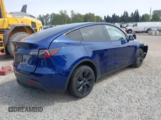 2024 Tesla Model Y Long Range z VIN 7SAYGDEEXRF128967, wystawiony jako IAAI lot #42216304 z przebiegiem 17 193 mil mil oraz . Historia ofert i sprzedaży dostępna na DreamBid. Obrazek 4.