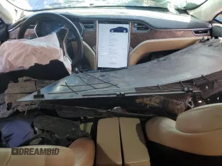 2017 Tesla Model S 100D z VIN 5YJSA1E27HF204491, wystawiony jako Copart lot #55160945 z przebiegiem 57 059 mil mil oraz Szkoda całkowita • Salvage title. Historia ofert i sprzedaży dostępna na DreamBid. Obrazek 8.