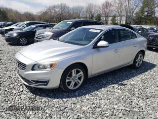 2014 Volvo S60 T5 z VIN YV1612FS1E1280860, wystawiony jako Copart lot #54199565 z przebiegiem 173 681 mil mil oraz Tytuł czysty. Historia ofert i sprzedaży dostępna na DreamBid. Obrazek 1.