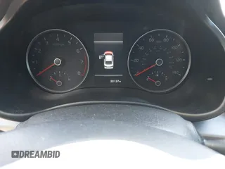2022 Kia Rio LX z VIN 3KPA24AD9NE458402, wystawiony jako IAAI lot #42046422 z przebiegiem 30 137 mil mil oraz . Historia ofert i sprzedaży dostępna na DreamBid. Obrazek 7.