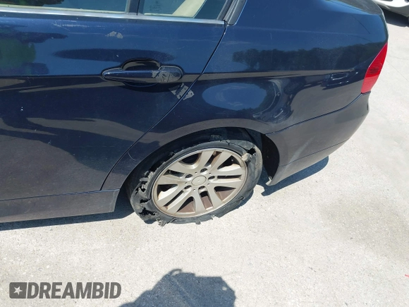 2006 BMW 3 Series 325i with VIN WBAVB175X6NK31214, listed as a IAAI auction lot 42235646 with Not provided miles and . Bid and sale history available at DreamBid. Image 11.