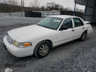 2008 Ford Crown Victoria LX z VIN 2FAFP74V98X121231, wystawiony jako Copart lot #38941274 z przebiegiem 145 950 mil mil oraz Szkody całkowita. Historia ofert i sprzedaży dostępna na DreamBid. Obrazek 1.