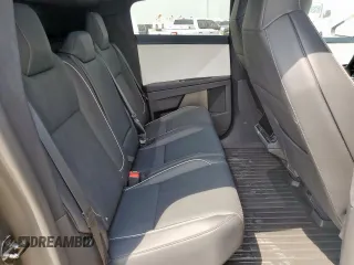 2024 Tesla Cybertruck z VIN 7G2CEHED3RA021099, wystawiony jako Copart lot #57416365 z przebiegiem 4 880 mil mil oraz Szkoda całkowita • Salvage title. Historia ofert i sprzedaży dostępna na DreamBid. Obrazek 11.