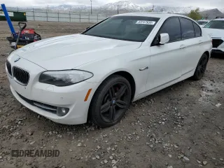 2012 BMW 5 Series 535i z VIN WBAFR7C5XCC808940, wystawiony jako Copart lot #53747935 z przebiegiem 129 253 mil mil oraz Czysty tytuł • Clean title. Historia ofert i sprzedaży dostępna na DreamBid. Obrazek 1.