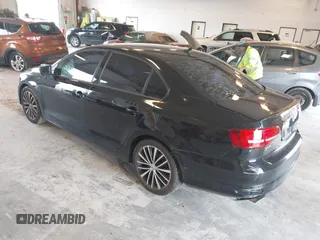 2015 Volkswagen Jetta SE z VIN 3VWD17AJ7FM415950, wystawiony jako IAAI lot #42202024 z przebiegiem 107 877 mil mil oraz . Historia ofert i sprzedaży dostępna na DreamBid. Obrazek 3.