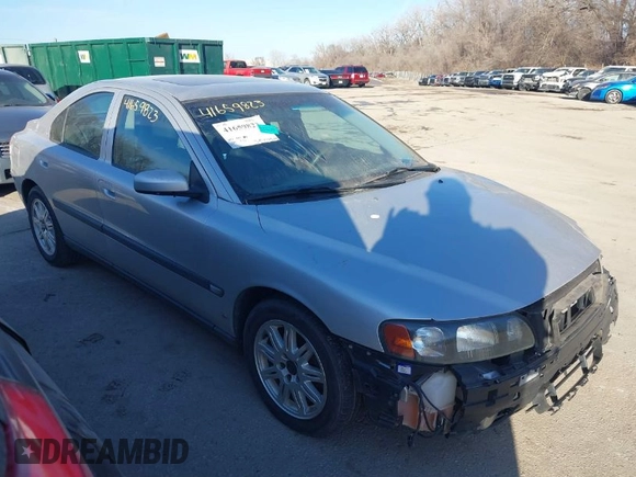 2004 Volvo S60 with VIN YV1RS59V942385429, listed as a IAAI auction lot 41659823 with 187,327 mi miles. Bid and sale history available at carsss.com. Image 1.