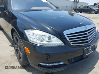 2012 Mercedes-Benz S 550 z VIN WDDNG7DB1CA440707, wystawiony jako IAAI lot #42489230 z przebiegiem 85 768 mil mil oraz . Historia ofert i sprzedaży dostępna na DreamBid. Obrazek 19.