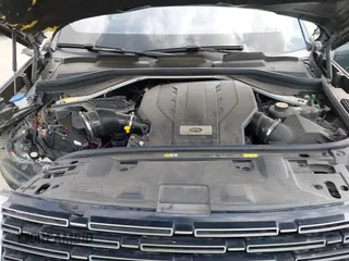 2023 Land Rover Range Rover SE z VIN SALKP9E78PA034845, wystawiony jako IAAI lot #42117773 z przebiegiem 35 052 mil mil oraz . Historia ofert i sprzedaży dostępna na DreamBid. Obrazek 10.