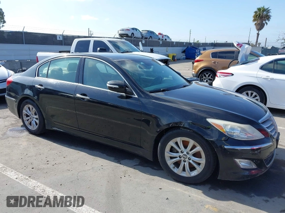 2013 Hyundai Genesis 3.8L z VIN KMHGC4DD2DU241594, wystawiony jako IAAI lot #42269925 z przebiegiem 141 850 mil mil oraz . Historia ofert i sprzedaży dostępna na DreamBid. Obrazek 1.