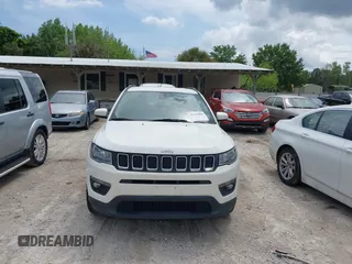 2018 Jeep Compass Latitude with VIN 3C4NJCBB3JT125517, listed as a IAAI auction lot 42132890 with 155,746 mi miles. Bid and sale history available at carsss.com. Image 12.