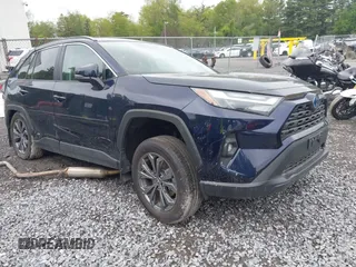 2024 Toyota RAV4 Hybrid XLE Premium z VIN 2T3B6RFV6RW064860, wystawiony jako IAAI lot #41913376 z przebiegiem 8 125 mil mil oraz . Historia ofert i sprzedaży dostępna na DreamBid. Obrazek 1.