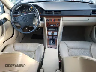 1995 Mercedes-Benz E Class with VIN WDBEB31E4SC189408, listed as a Copart auction lot 77788744 with 242,362 mi miles and Clean Title. Bid and sale history available at carsss.com. Image 8.