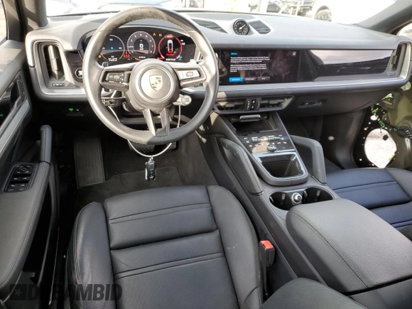 2024 Porsche Cayenne z VIN WP1BA2AY2RDA50764, wystawiony jako Copart lot #44227545 z przebiegiem 21 690 mil mil oraz Szkoda całkowita • Salvage title. Historia ofert i sprzedaży dostępna na DreamBid. Obrazek 8.