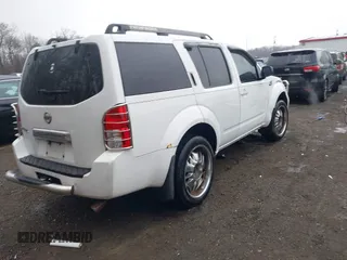 2005 Nissan Pathfinder SE with VIN 5N1AR18U15C734896, listed as a IAAI auction lot 41038342 with 188,910 mi miles. Bid and sale history available at carsss.com. Image 4.
