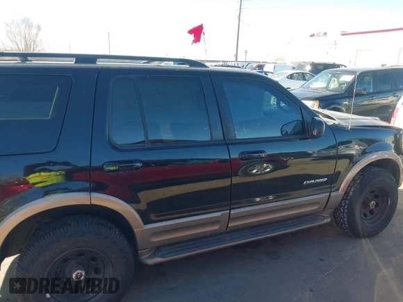 2002 Ford Explorer Eddie Bauer z VIN 1FMDU74W82ZC83464, wystawiony jako IAAI lot #41652672 z przebiegiem 145 151 mil mil oraz . Historia ofert i sprzedaży dostępna na DreamBid. Obrazek 13.