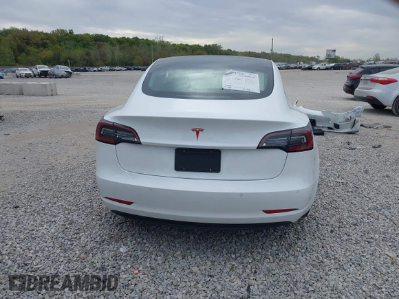 2019 Tesla Model 3 Mid Range z VIN 5YJ3E1EA5KF466517, wystawiony jako IAAI lot #40296116 z przebiegiem 66 509 mil mil oraz . Historia ofert i sprzedaży dostępna na DreamBid. Obrazek 17.